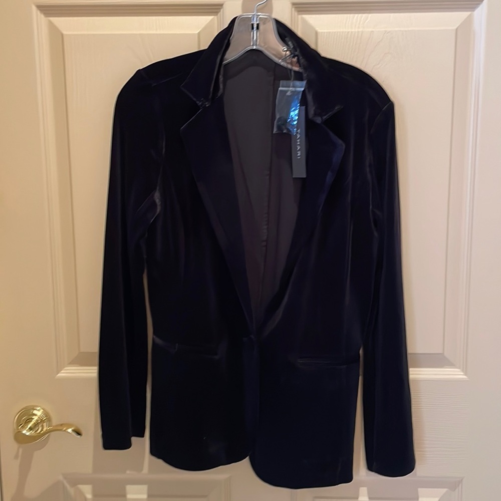 Beautiful Tahari Black Velvet Blazer BNWT size L never worn